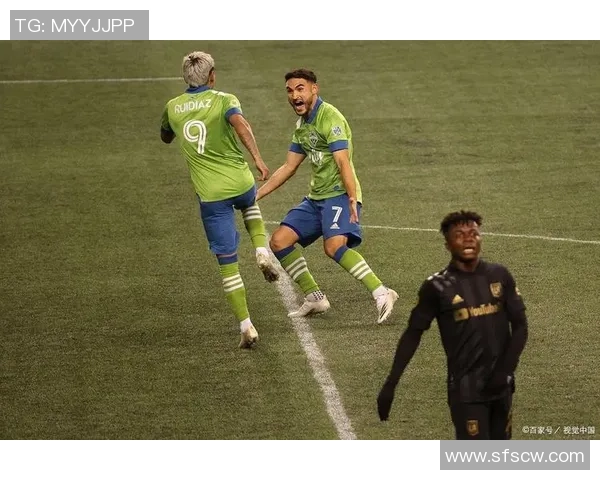 西雅图海湾人与华盛顿的激烈对决展现篮球魅力与团队精神 西雅图海湾人与华盛顿的激烈对决展现篮球魅力与团队精神