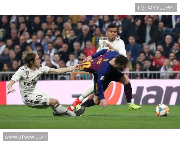 2009年巴萨与皇马经典对决回顾足球历史上的巅峰之战