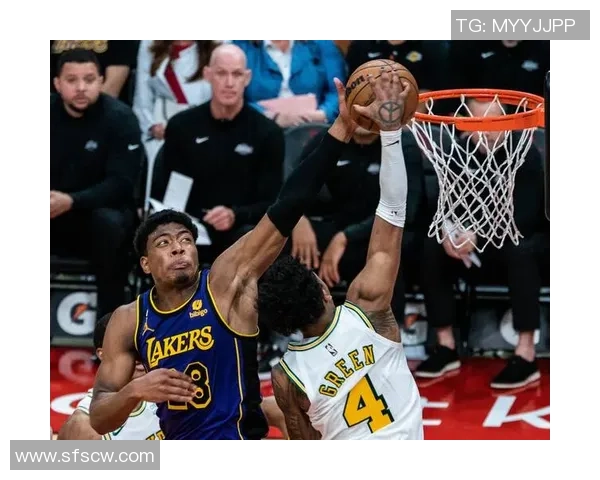 2012年湖人与火箭的经典对决回顾与精彩瞬间分析 2012年湖人与火箭的经典对决回顾与精彩瞬间分析